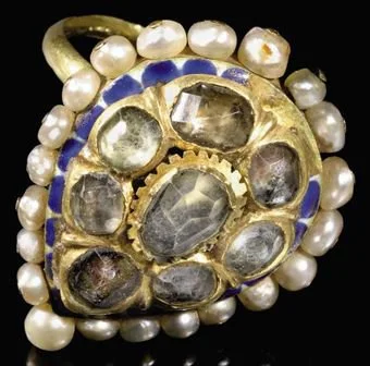 A Qajar Period pearl and enamel ring, 19th century. Source: Unknown