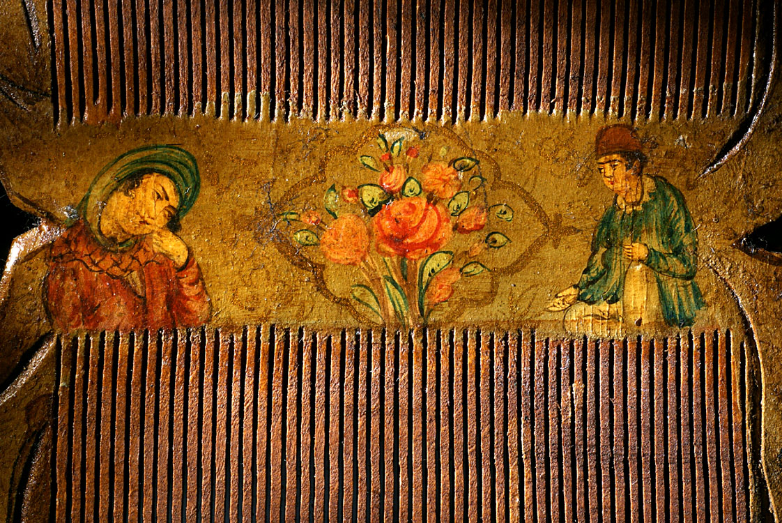 Qajar artifact. A comb with two lovers depicted on both sides. Nice painting with vivid colours and openwork on the sides featuring bird heads and dragons. Formerly Kajetan Fiedorowicz's collection. Image: Creative Museum