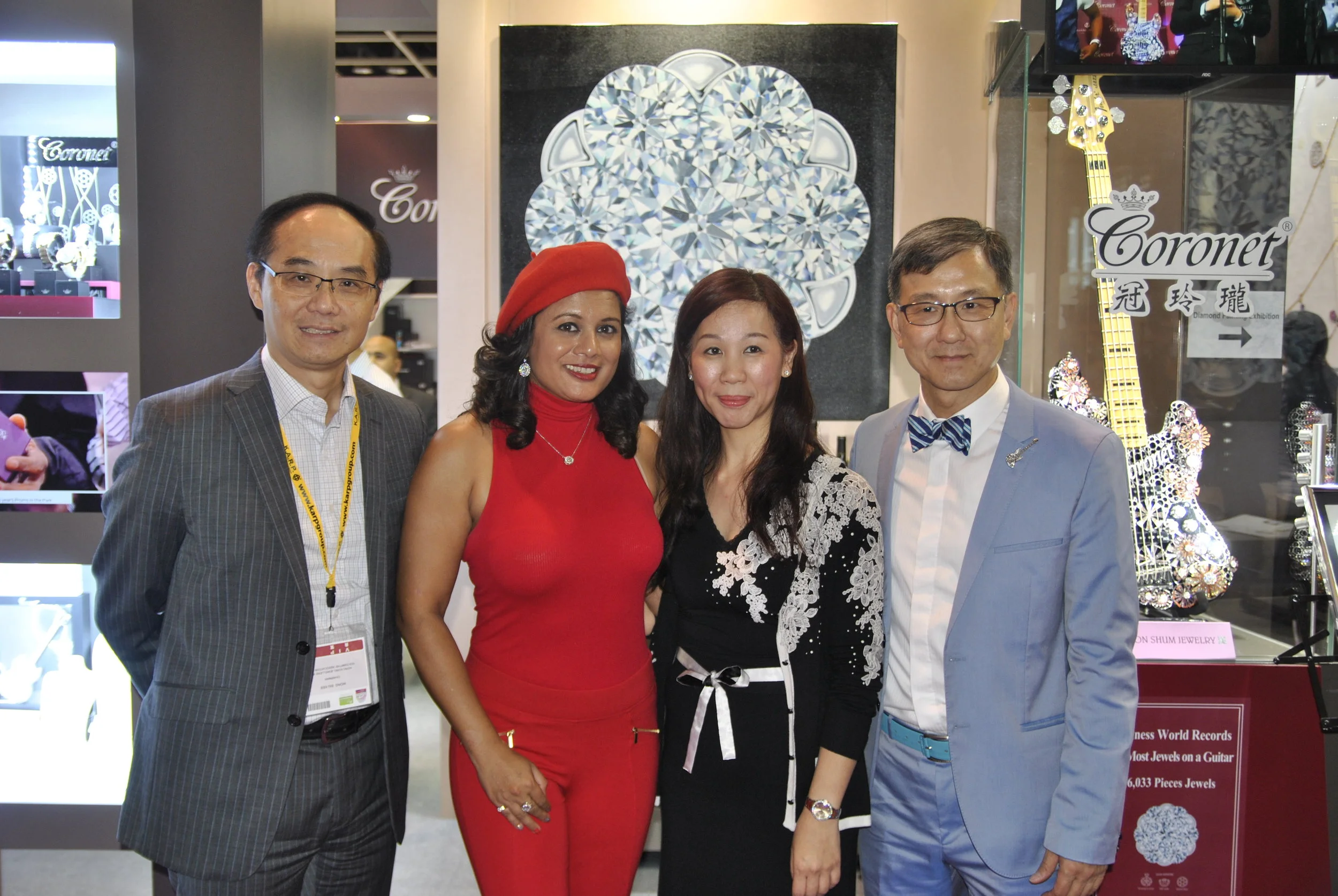 The Coronet Diamond painting was unveiled at the September Hong Kong Jewellery & Gem Fair 2016. L to R: Kent Wong, Chow Tai Fook, artist Reena Ahluwalia, Alice Trinh & Aaron Shum, Aaron Shum Jewelry.