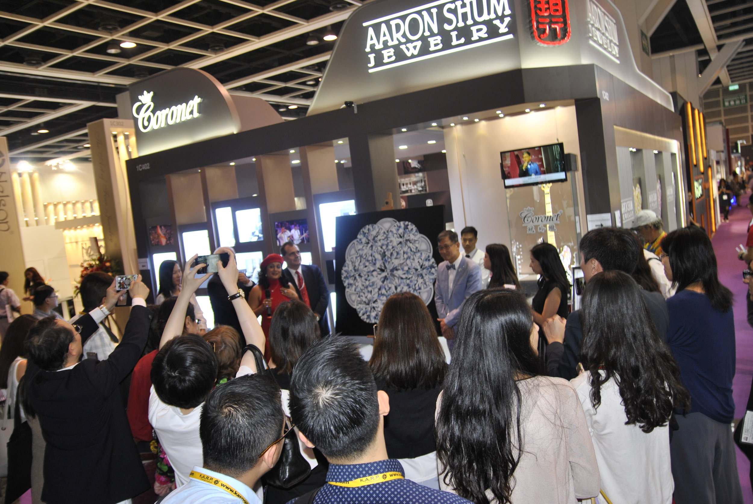 Tremendous response! Press Conference and the unveiling of the Coronet Diamond painting at the September Hong Kong Jewellery & Gem Fair 2016.