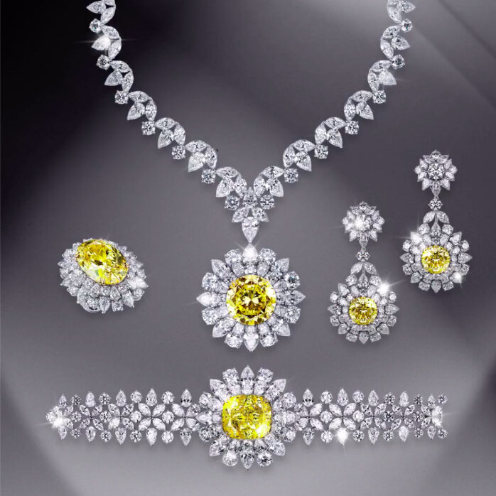  The historic Mouawad Dragon diamond suite. It's the world’s largest round brilliant fancy vivid yellow Diamond. The suit was unveiled at Mouawad Gala in Bangkok. 