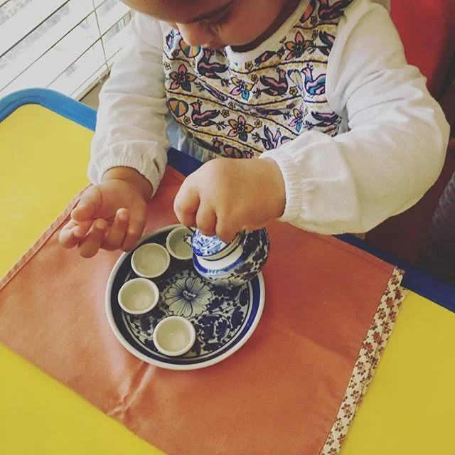 Practical Life 🌷pouring #tea #montessori AMI
age 3-6 #preschool #kindergarten #happy #child #creative #earlychildhoodeducation #school #plano #respect #artcamp