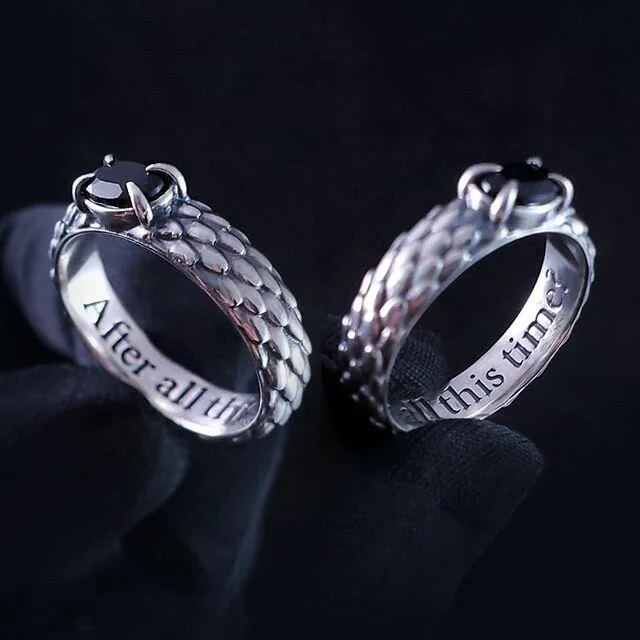 SWIPE! 😍 We recently had the absolute pleasure of crafting this romantic pair of custom Draco wedding rings. Thank you for the opportunity, darlings!