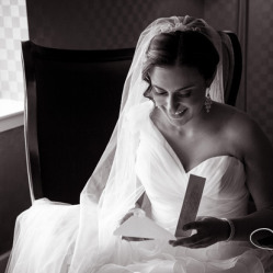 There is no doubt that her veil adds an extra surch of emotion to this pre-ceremony photo of Liz