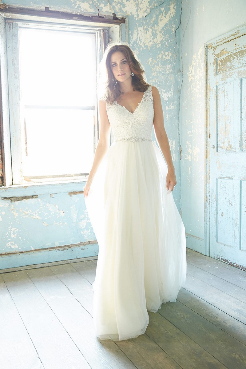 allure-9205-soft-tulle-v-neck-lace-bodice-scalloped-v-back-chapel-train-02.1320.jpg