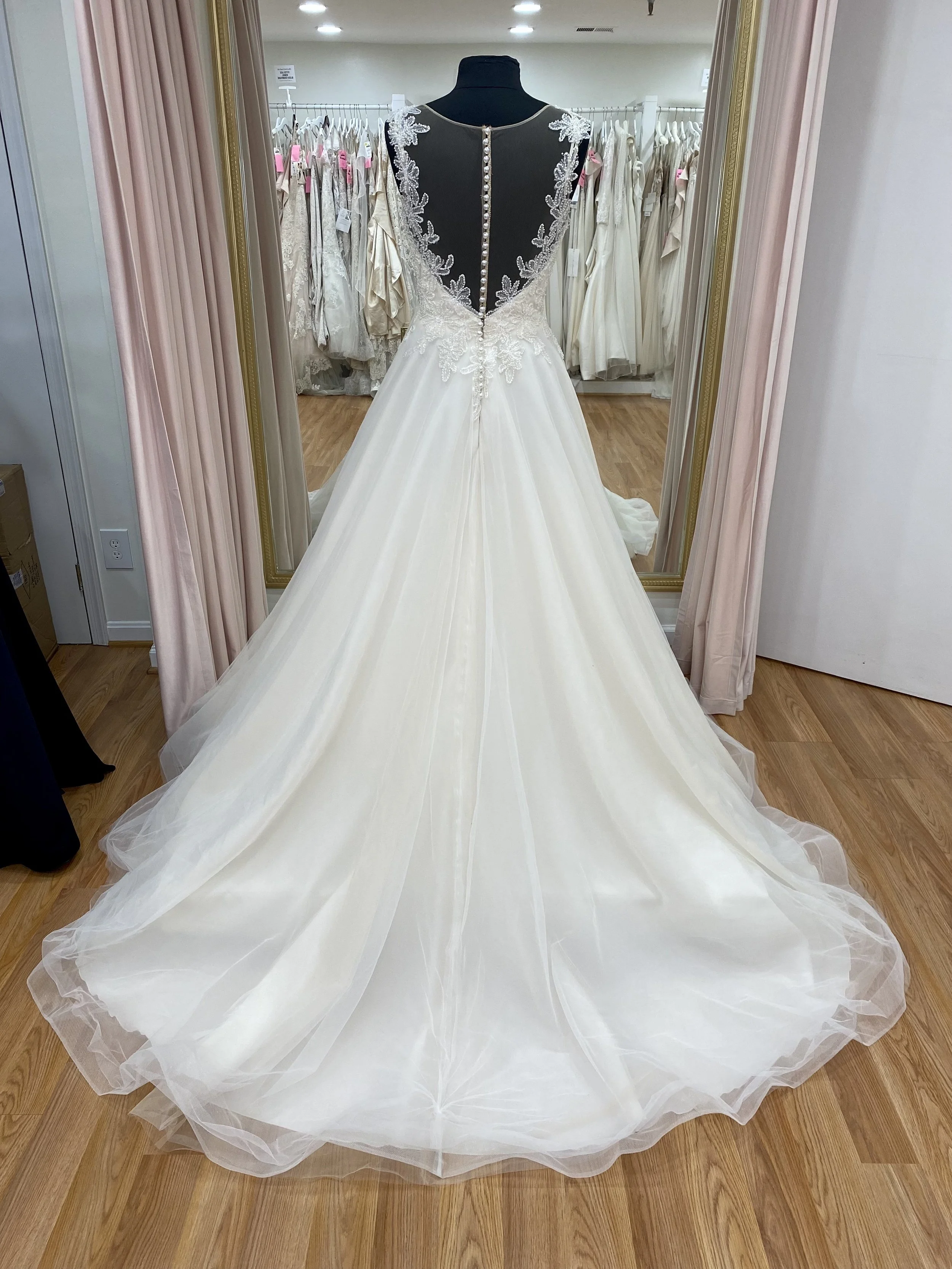 Pronovias Io (4).jpg