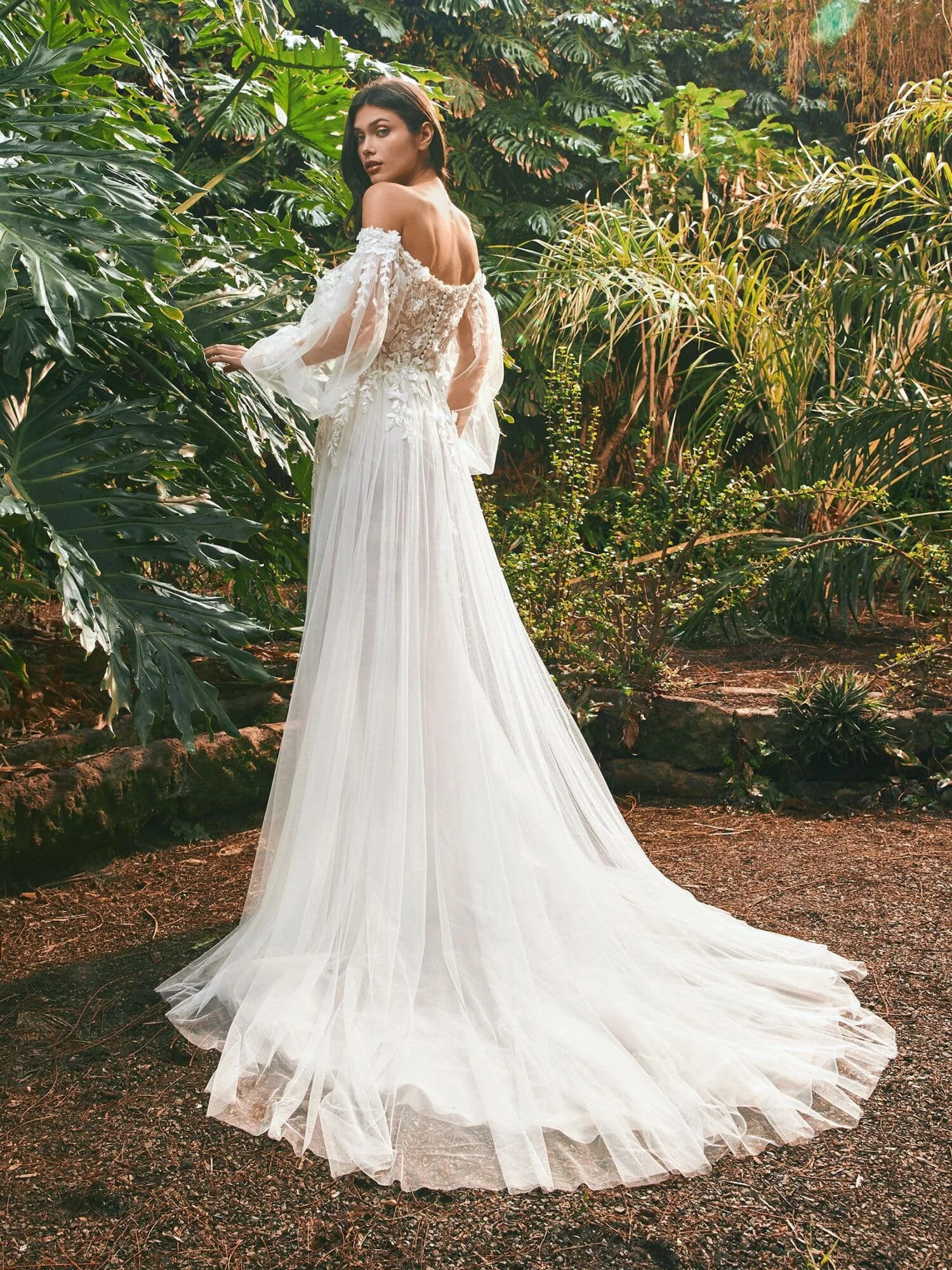 Pronovias-Lenkois-02.jpg