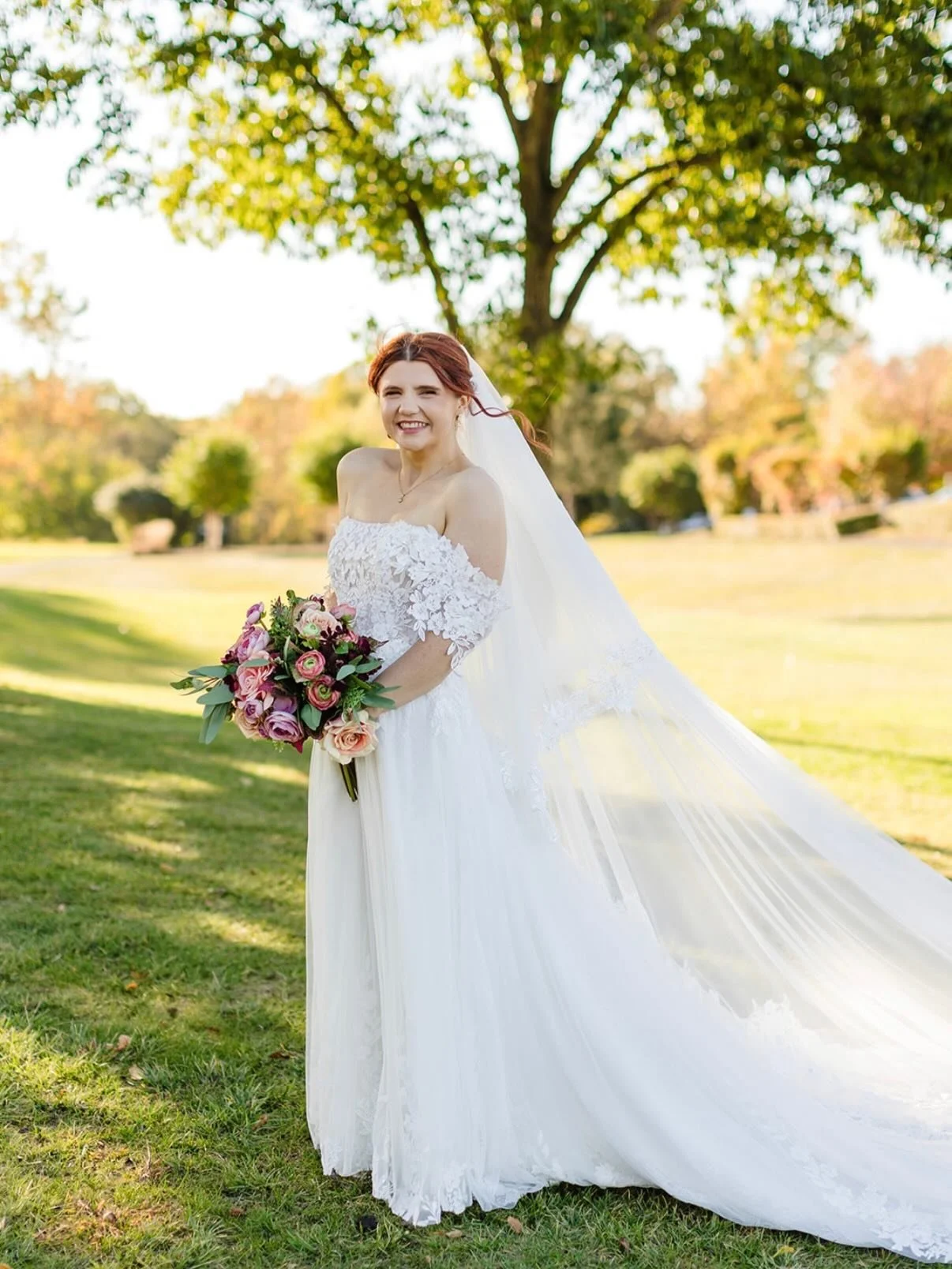 Congratulations to one of our beautiful Ellie&rsquo;s brides 🤍
Sami and her groom, Andrew, make such a smashing couple.
Sami chose a Justin Alexander gown and worked closely with our alterations team to customize her vision, those sleeves were every