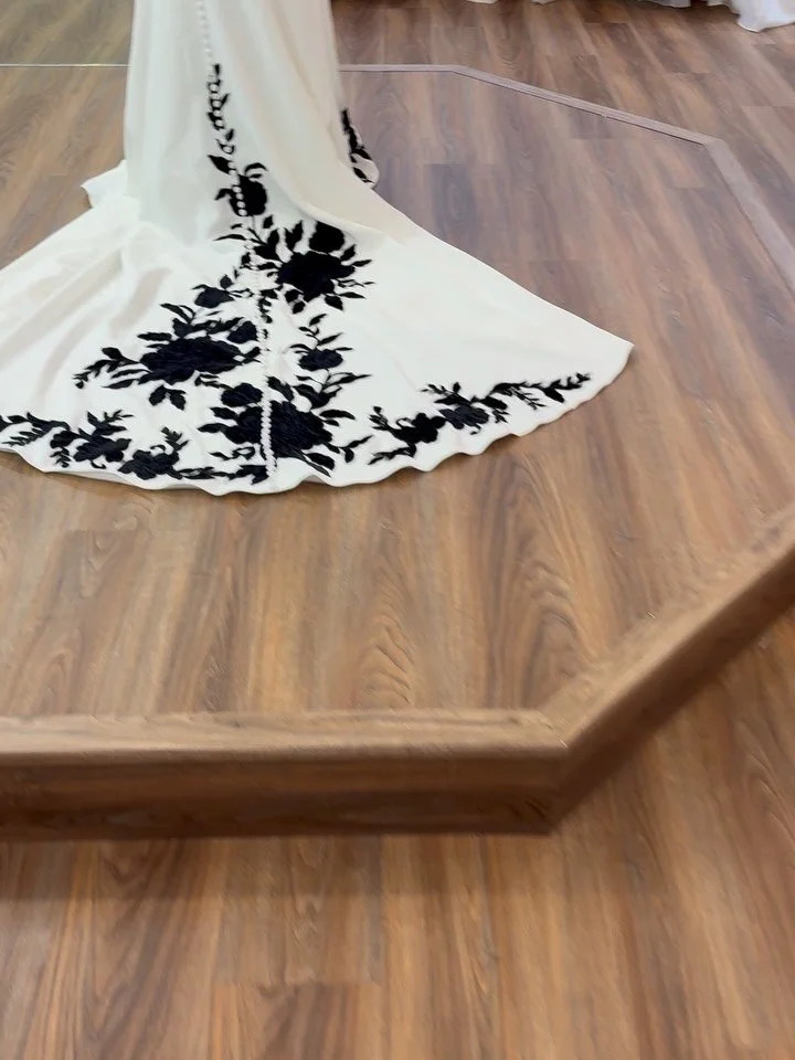 Okay but&hellip; can we talk about Landon in black &amp; white?! 😍🖤
From full lace moments in Kenya to the elegance of Amaya&mdash;this bride gave us options and we loved every second.
Drop your fave below ⬇️