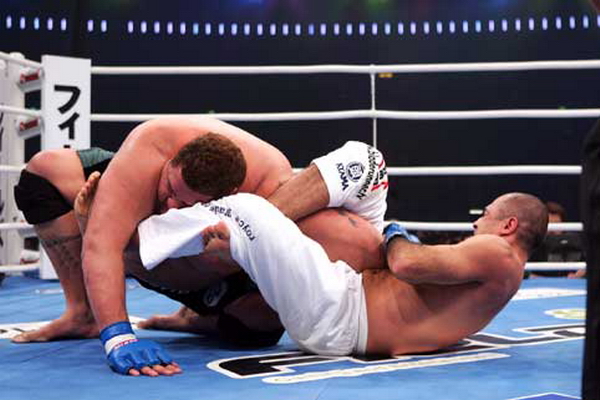 Royce Gracie submits 230kg Akebono