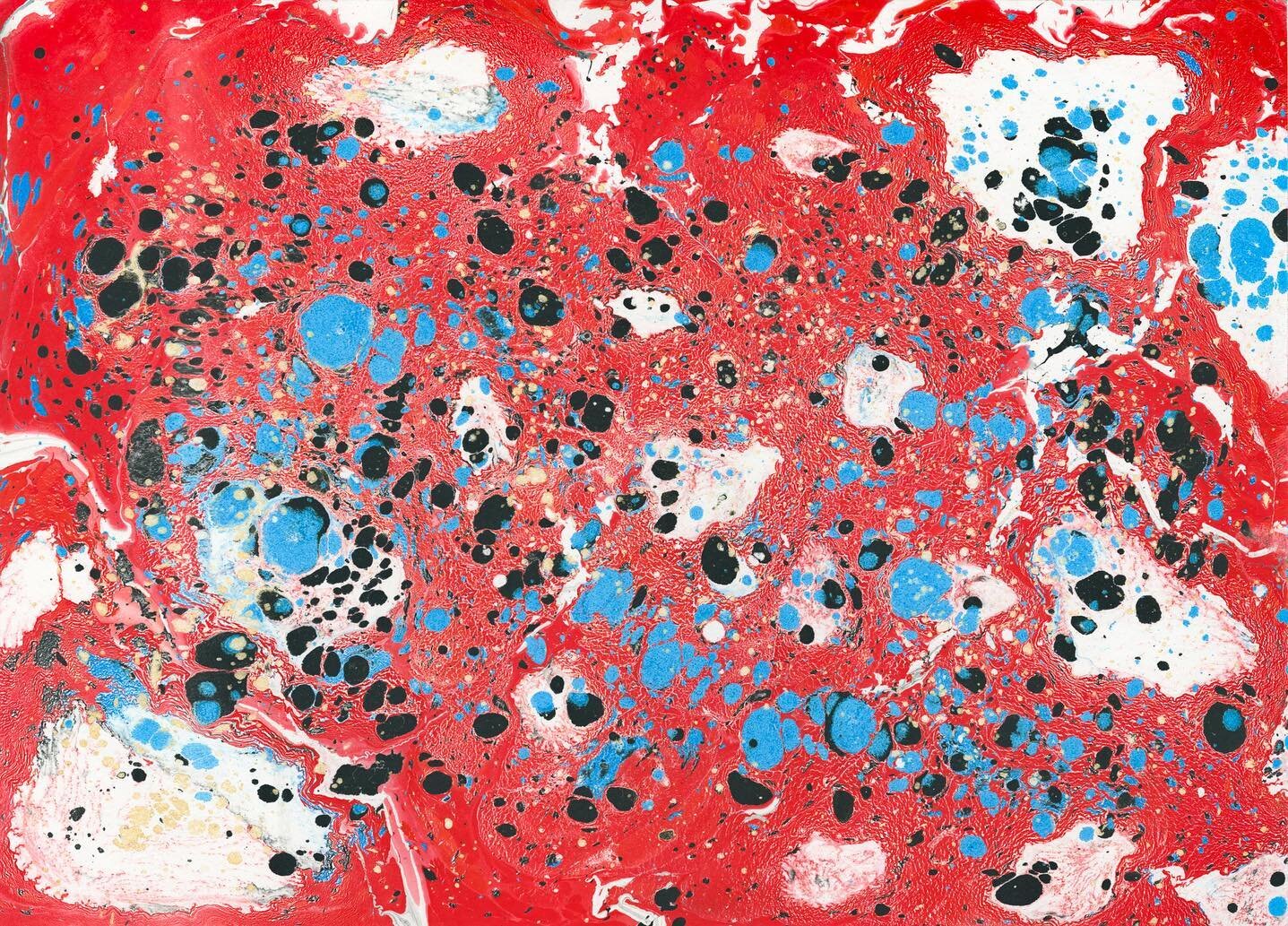 Been having more fun with paper marbling this weekend. A change in pigments has taken the quality up a big notch and the metallic pigments take give them a little bling.#paper #papermarbling #handmade #handmadeuk #marblingart #marblingpaper #fluidacr