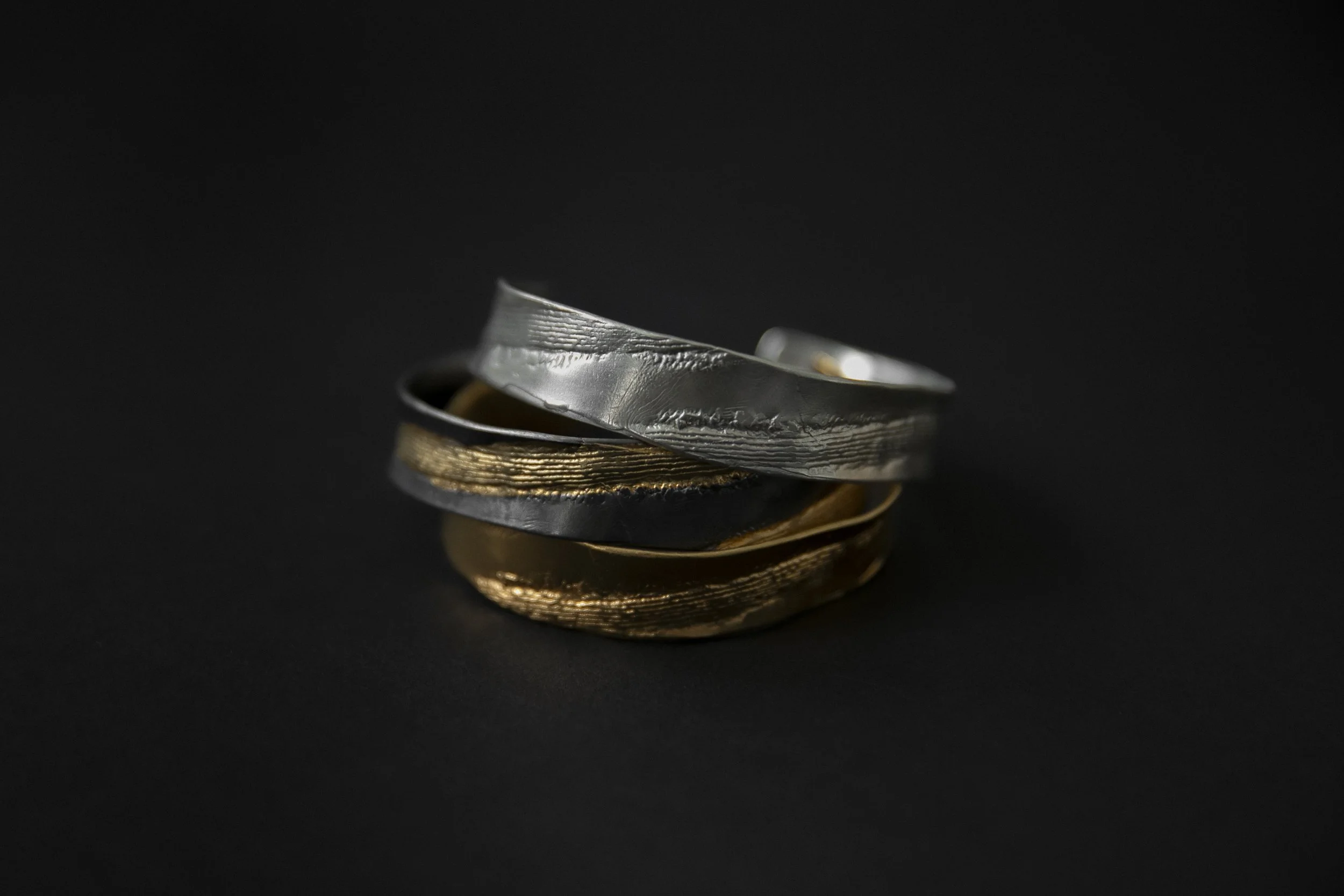 Rhythm Cuff – Handcrafted Flexible Cuff with 18k Gold and