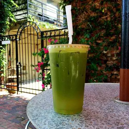 The Leaf. Spinach, apple, ginger, parsley, celery, lime 