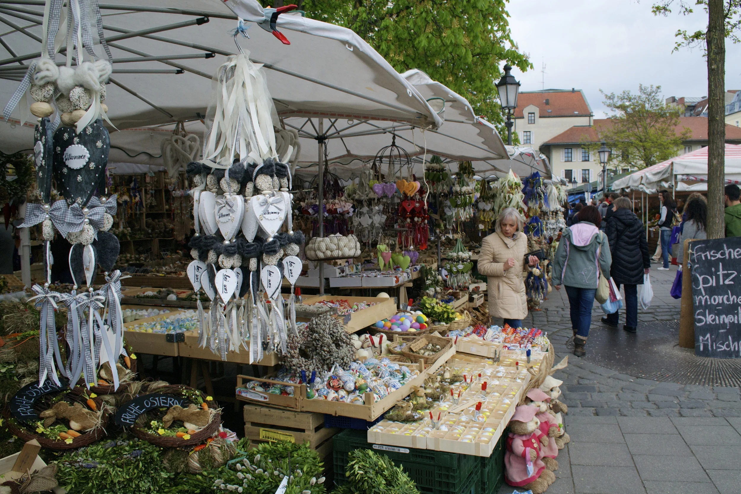 Easter displays at the Viktualienmakrt.