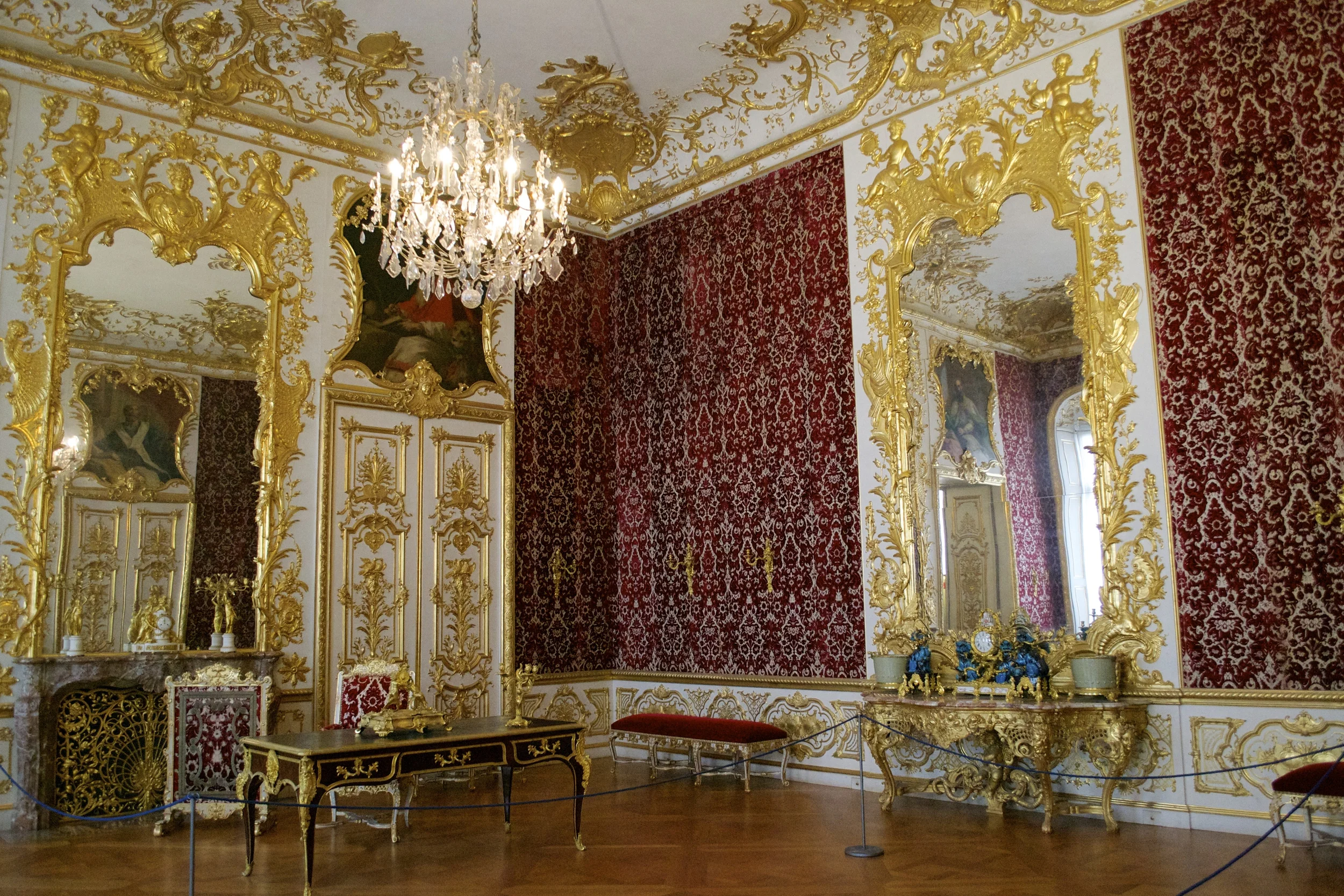 A typical room in the palace.