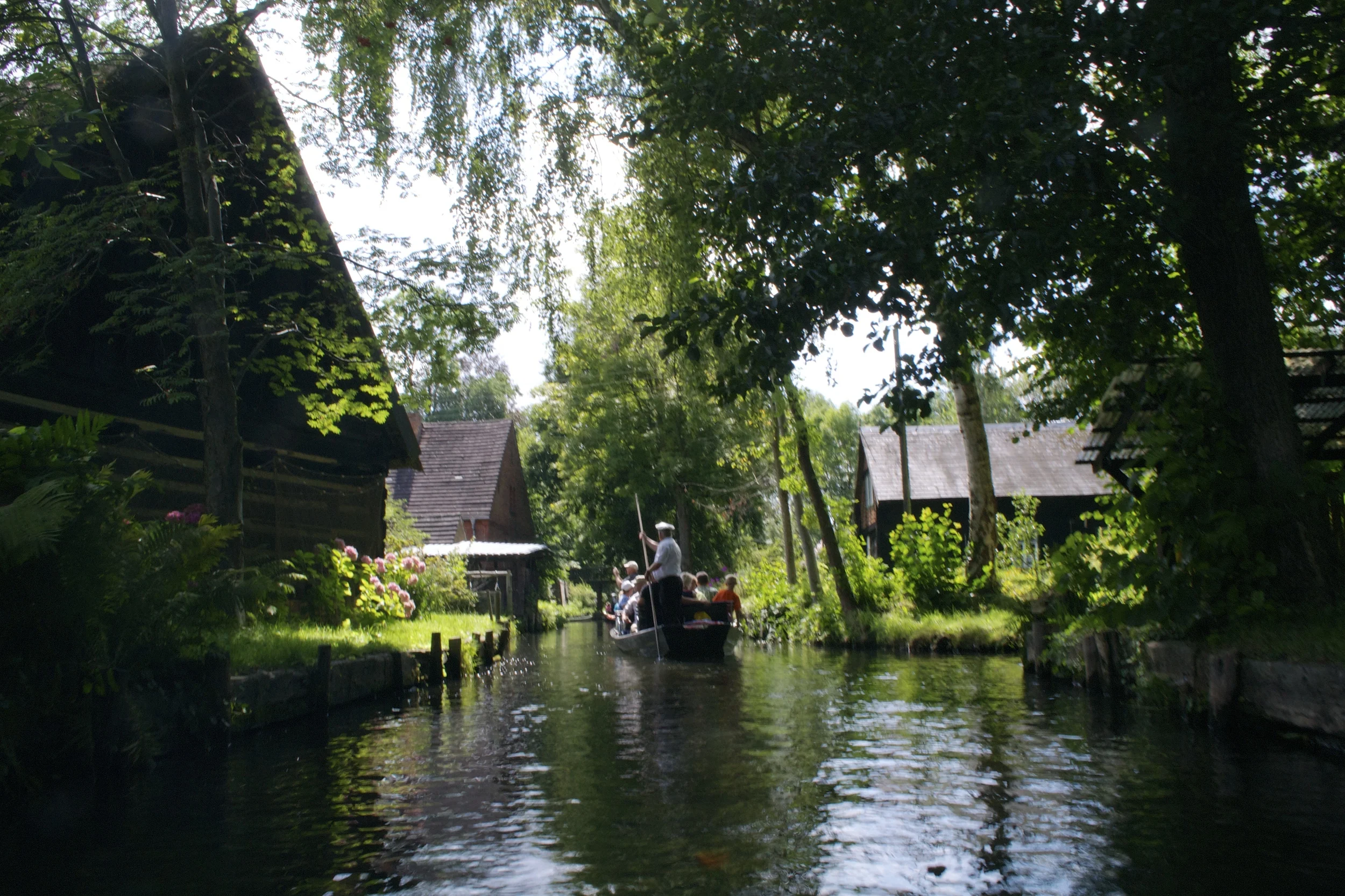Entering the village of Lehde behind a Kahn.