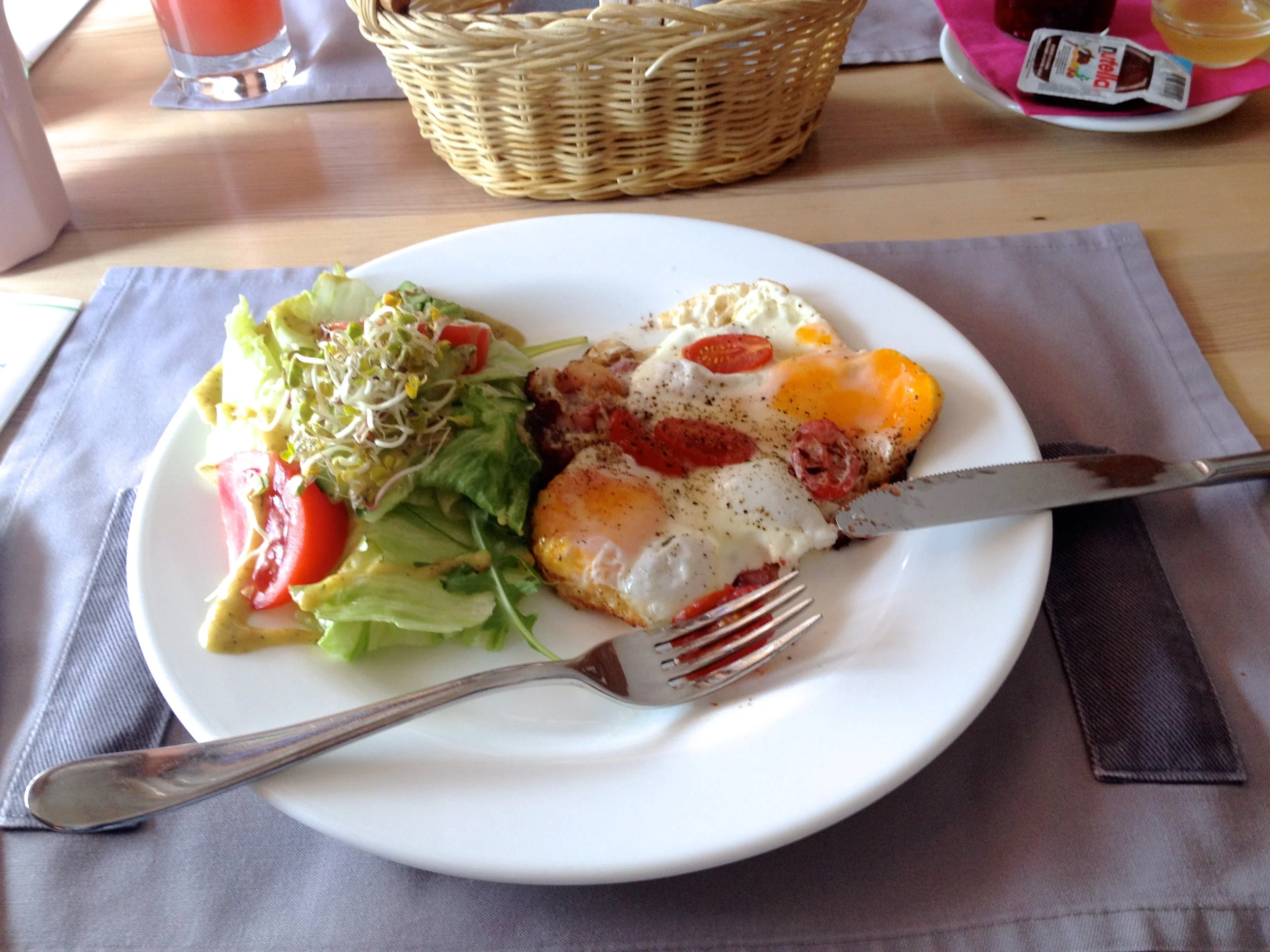 Breakfast at Republika Roz
