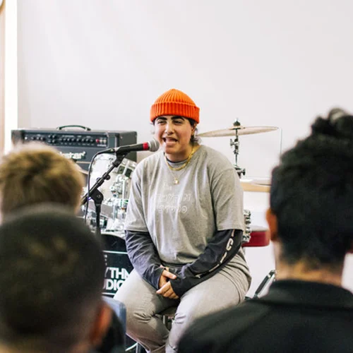 SHAMIME IBRAHIM - BEATBOXER / RAPPER Shamime earned her stripes recording with Jason Mraz and joining him onstage at Hollywood Bowl in 2017. She is now working on solo material with producer Martin Terefe and collaborating with the likes of The Specials and Bellatrix.