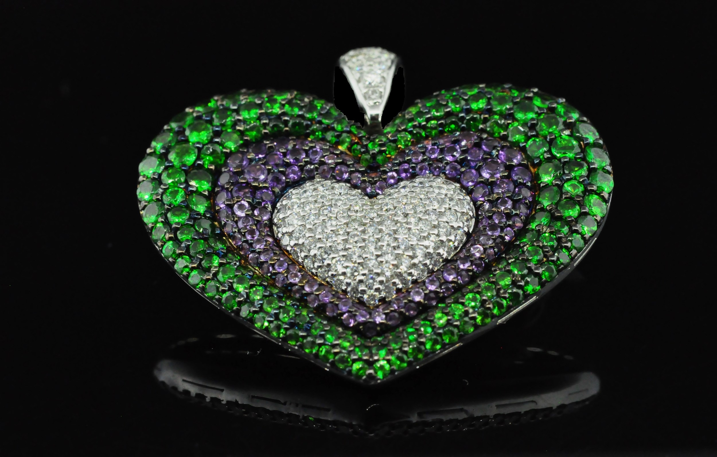 Lam designs "Diamond Heart Logo" for Rosemary Children's Services Cottage Guild. With help the help of Paul Rusnak and Donna Pierson, the event raised $140,000 for children.