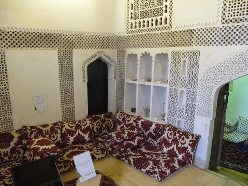 al mullah interior.jpg