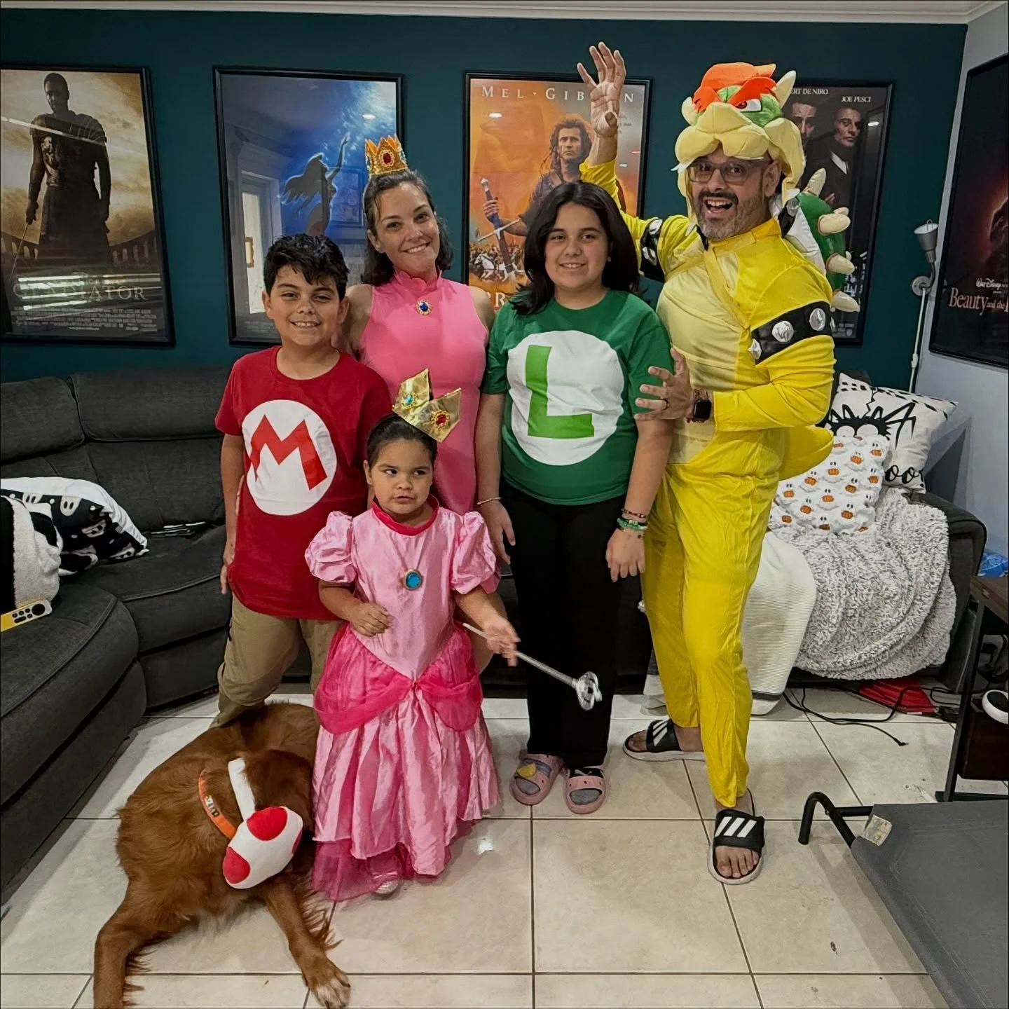 Late post, I know. 🤷🏽&zwj;♂️ Happy Halloween from the Saenz family. 🎃 🍄 👑🦖 🐢 
&bull;
#TeamNery #Halloween #Family #SuperMario #MarioBros #Luigi #PrincessPeach #Mario #Bowser