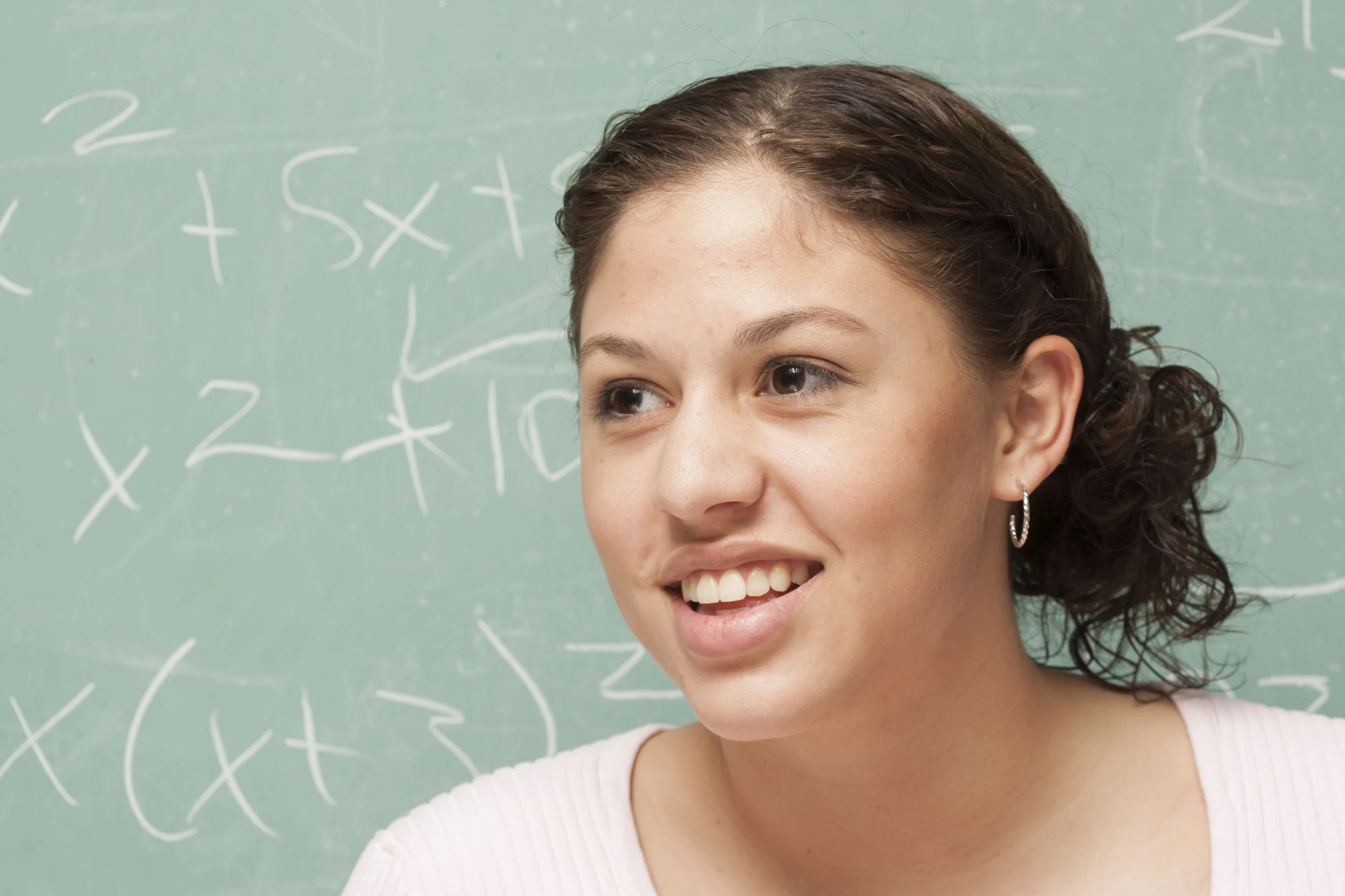 college-student-in-classroom_rF2YAXASs.jpg
