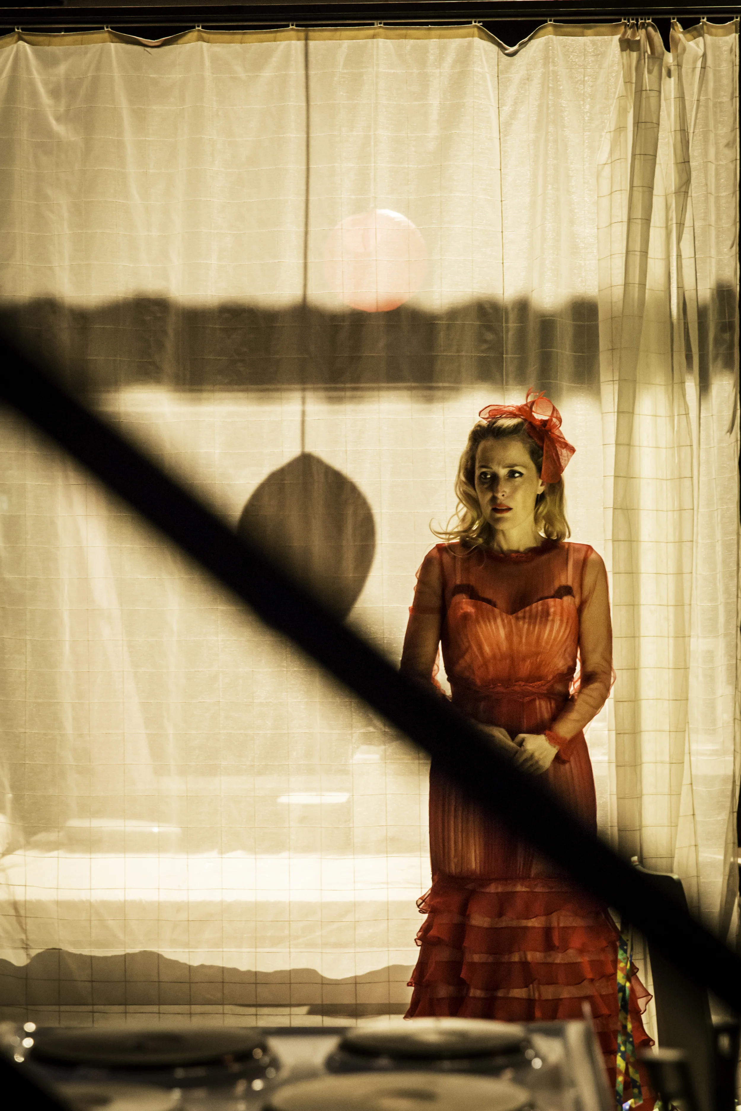 11_Gillian_Anderson_as_Blanche_DuBois_in_A_Streetcar_Named_Desire_at_the_Young_Vic_Photo_by_Johan_Persson04567.jpg