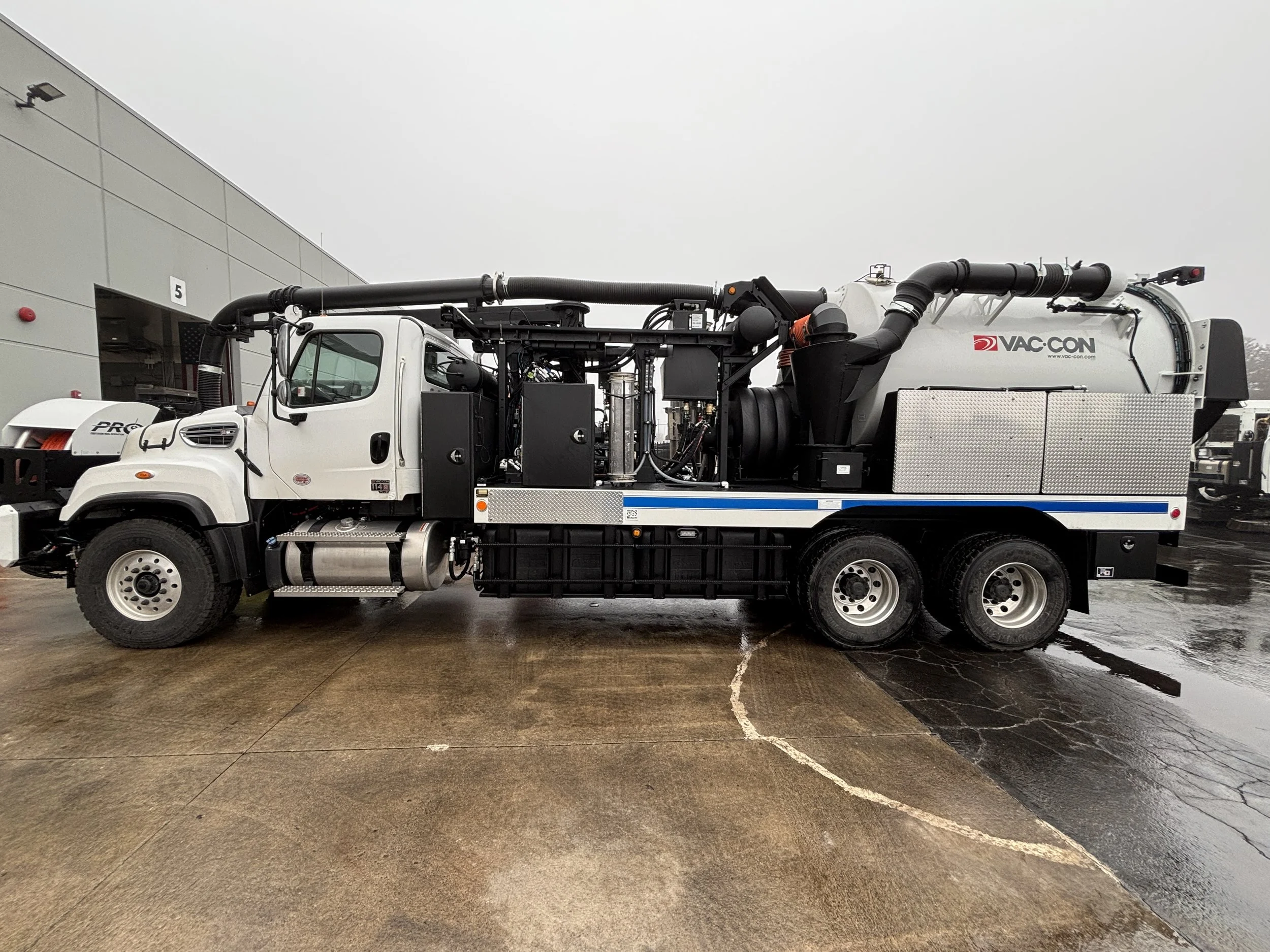 ID: WC3041 | Vac-Con V311LHPN/1300 on 2025 Freightliner 114SD