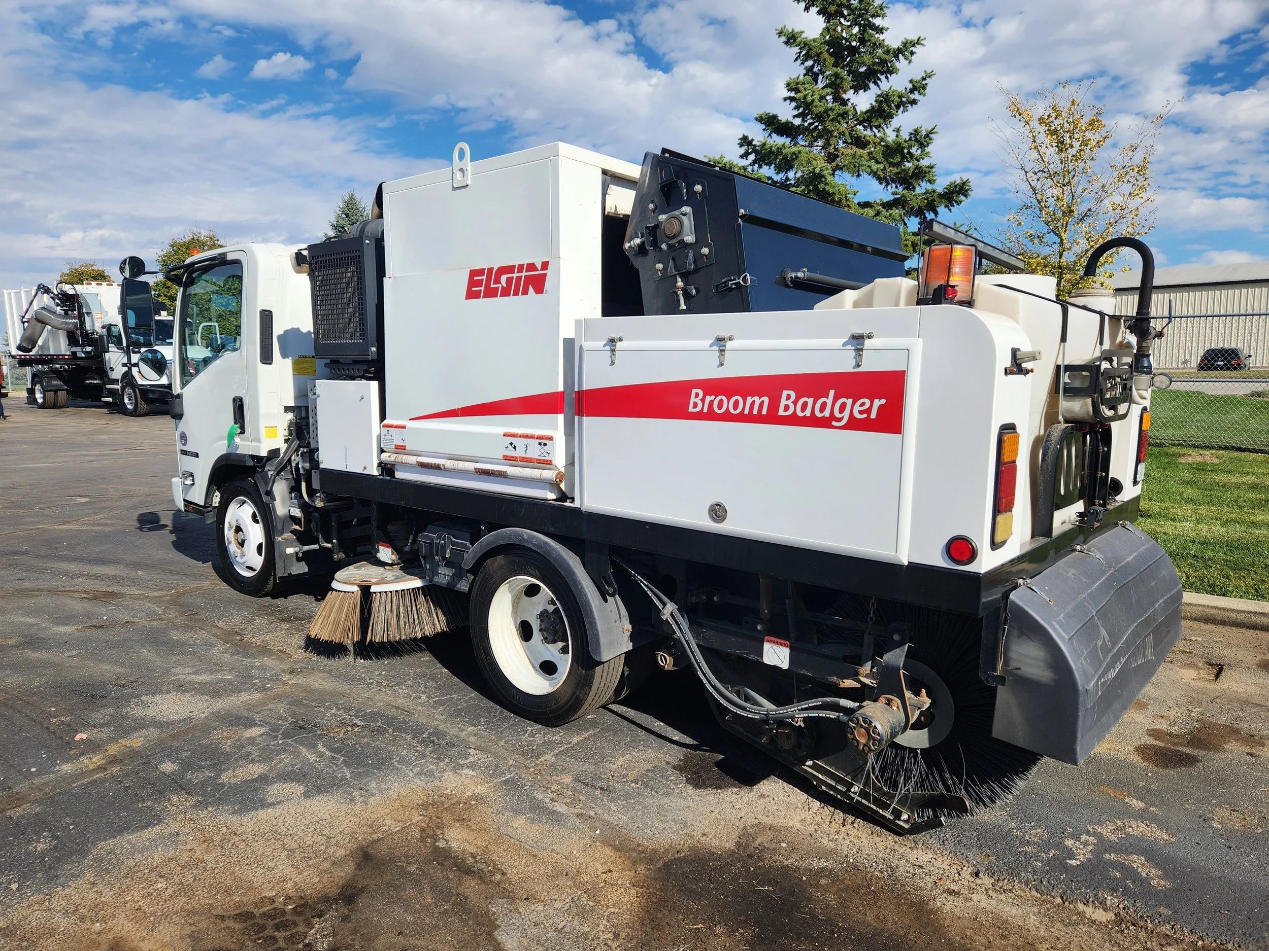ID: 302101 | Elgin Broom Badger on 2020 Isuzu NRR