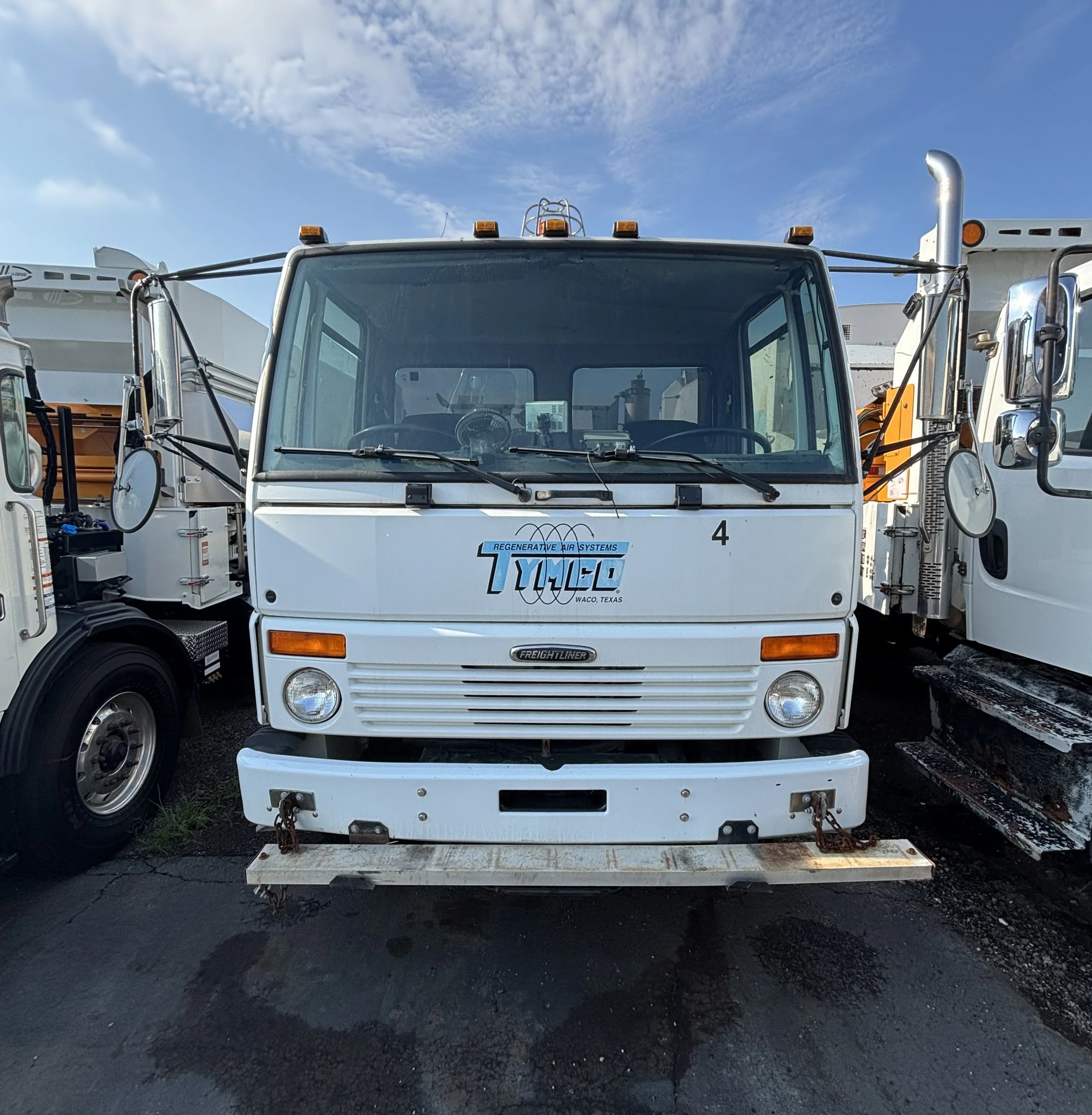 INCOMING! | ID: X20125 | Tymco 600 on 2007 Freightliner  FC80