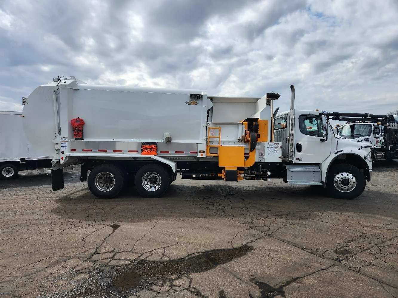 ID: WA6828 | Labrie 33 YD Automizer Helping Hand on 2025 Freightliner M2