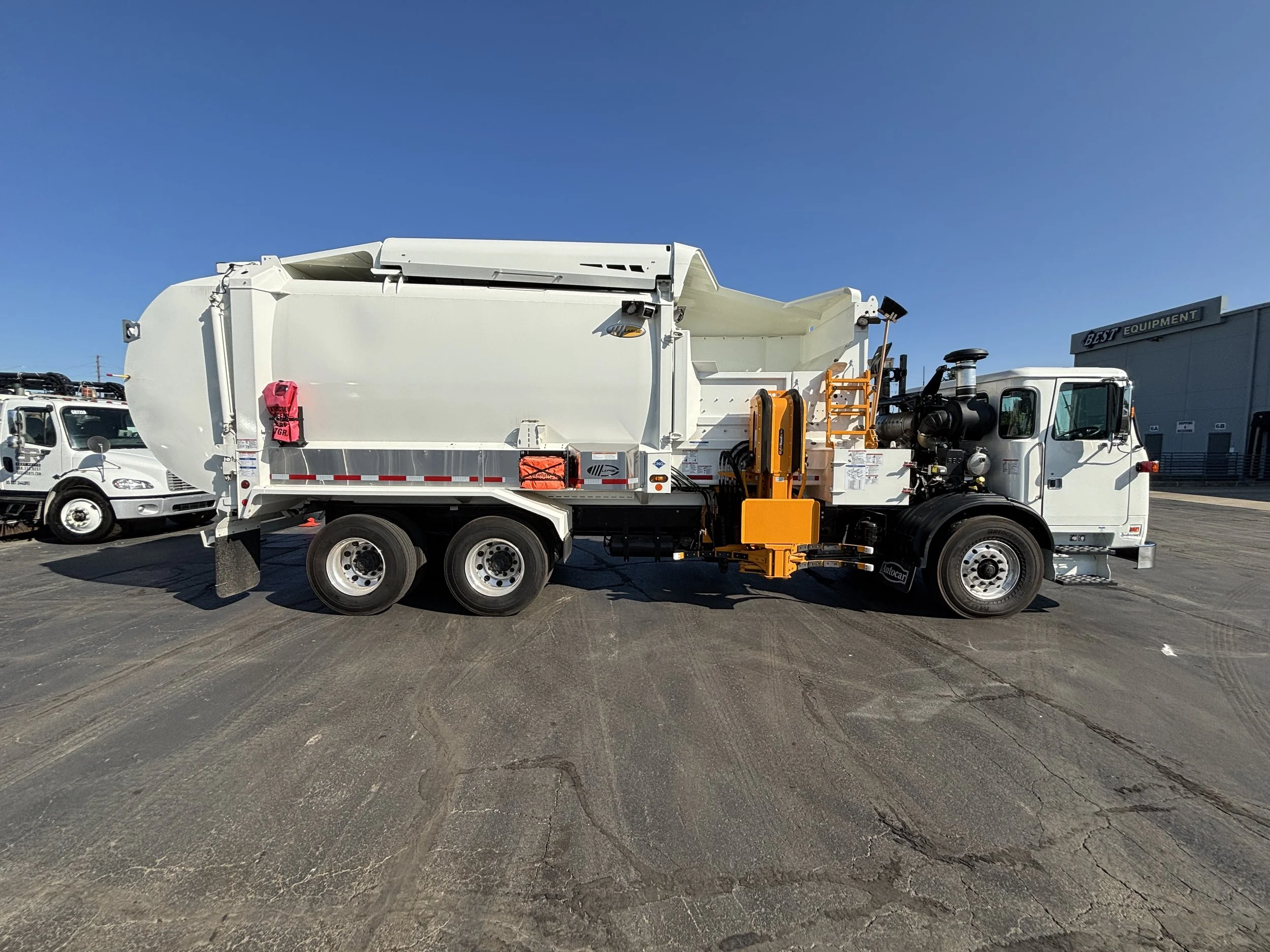 ID: 247298 | Labrie 33 YD Automizer Right Hand on 2024 Autocar ACX64 (CNG Unit)