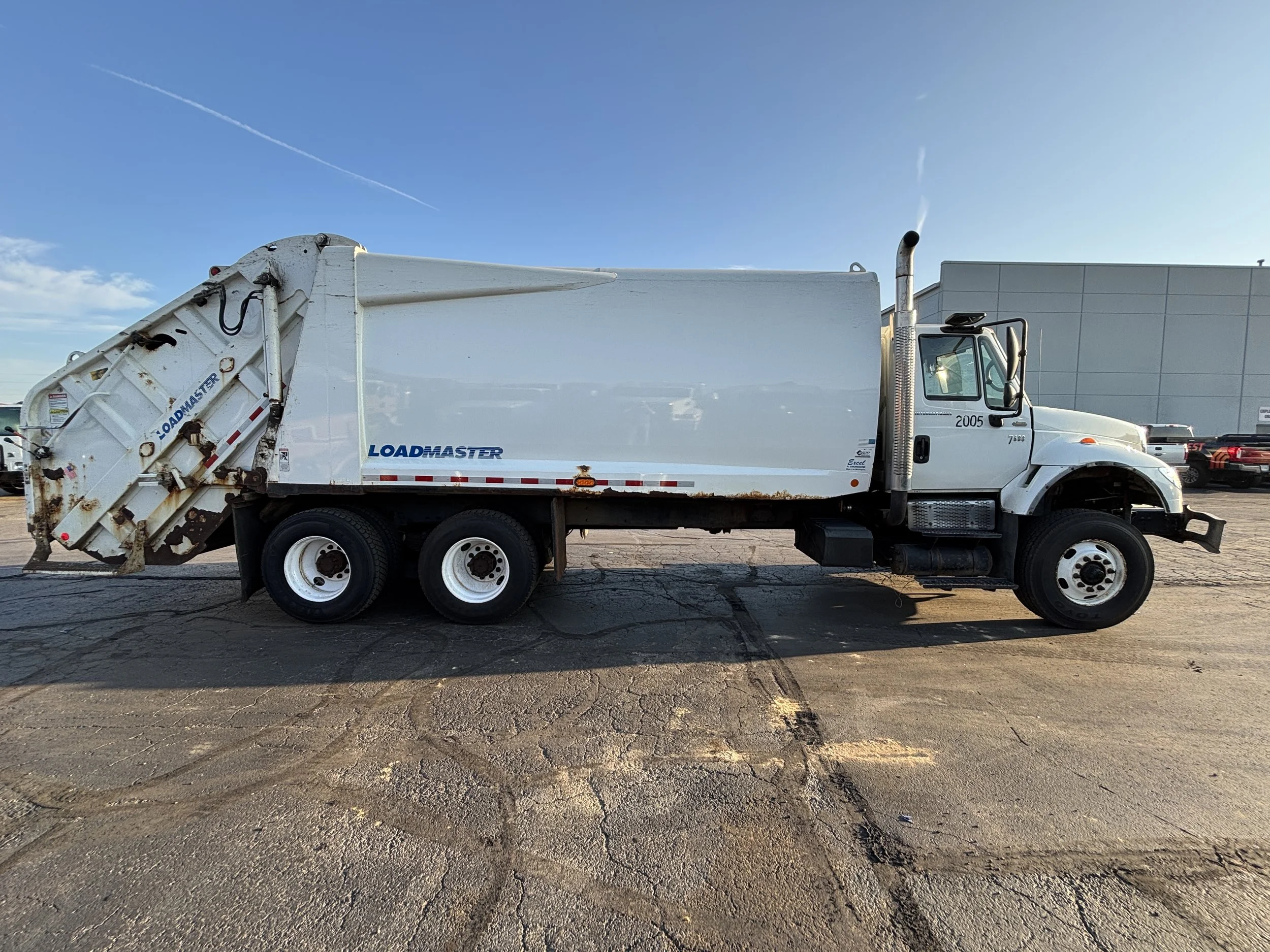 ID: 013558 I Loadmaster Excel on 2005 International 7600