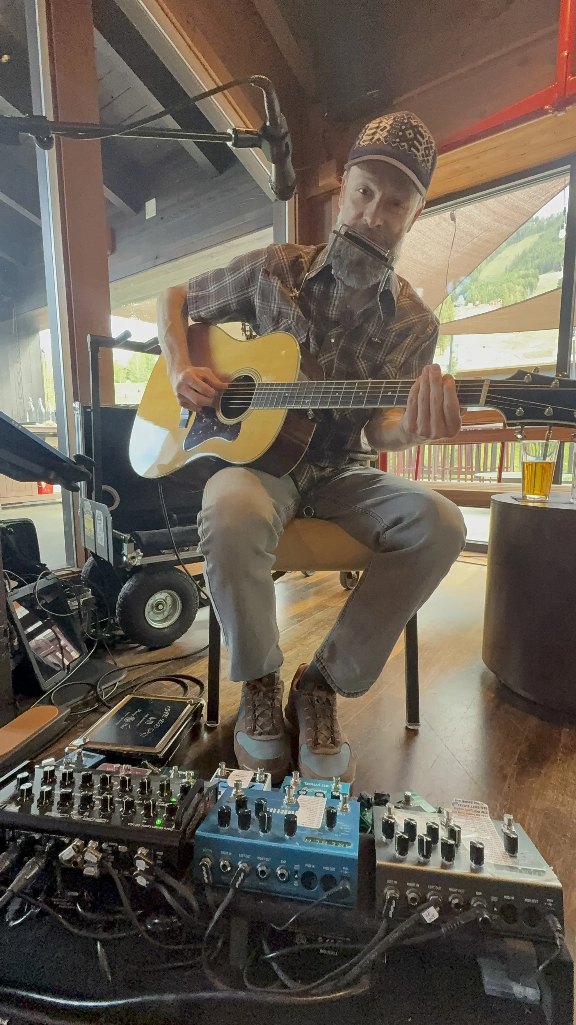 Aaron Davis playin some tunes