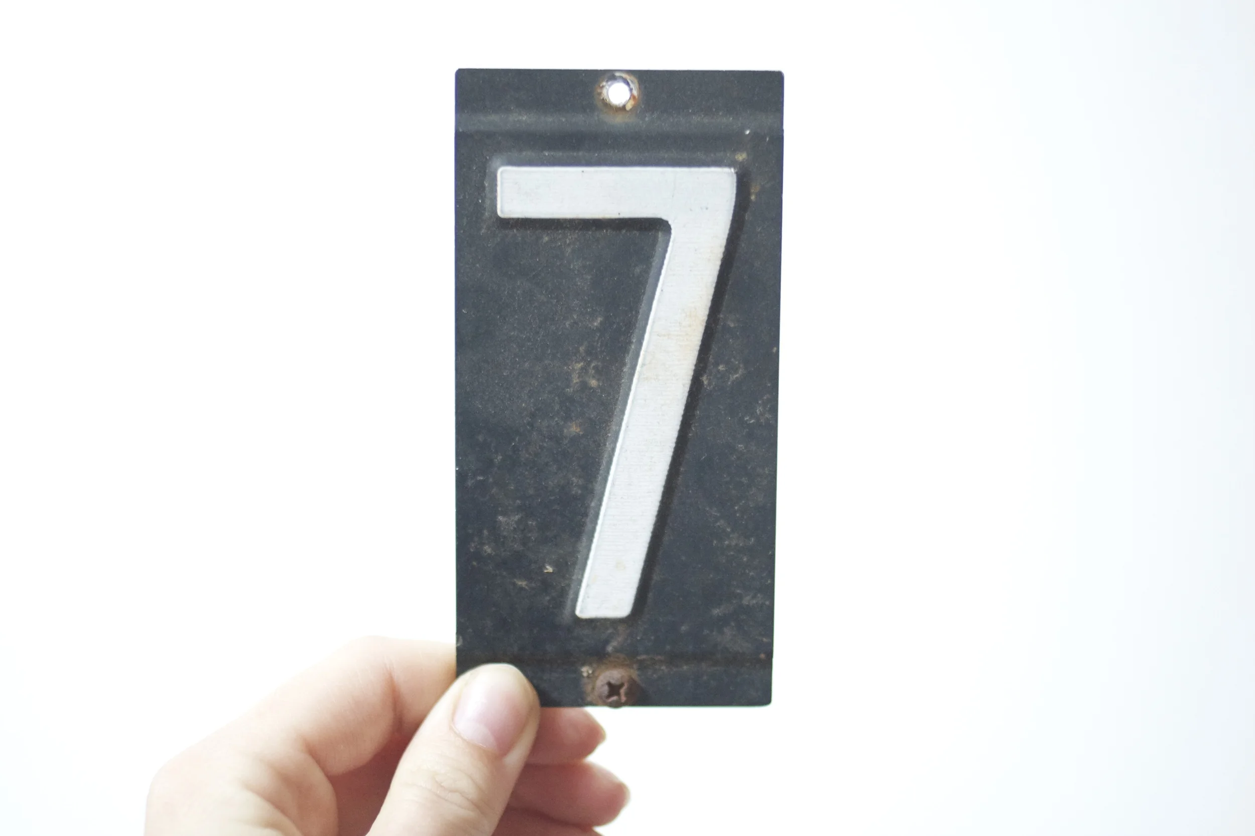 we just got in the coolest 1950s metal numbers ! perfect for wall decor, address number for your abode or just about anything!