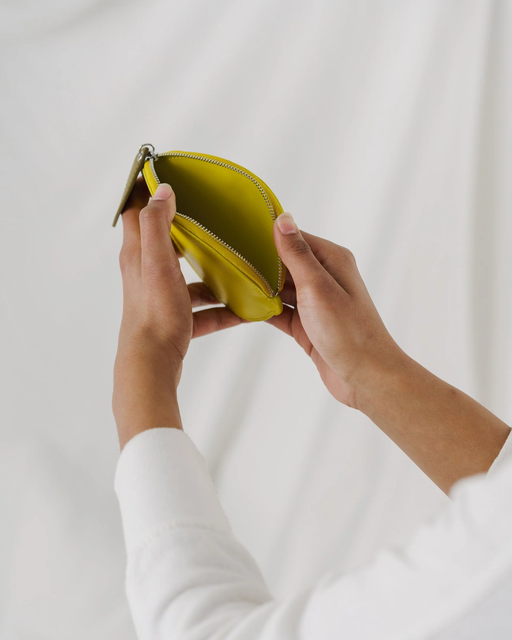 Fruit_Pouch_Leather_Citron-03_1728x2160_crop_center.progressive.jpg