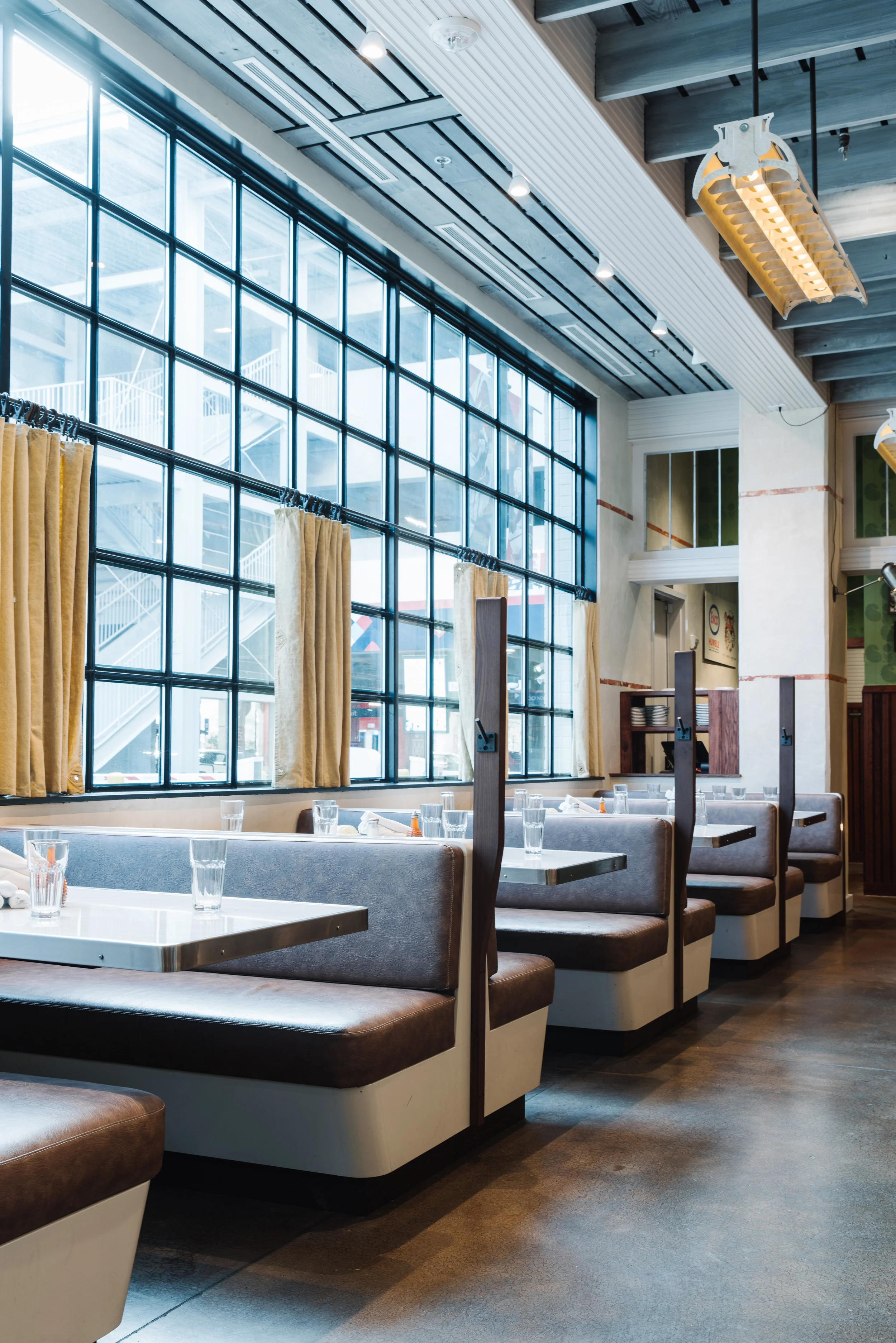 El Felix | Smith Hanes. Window Booths