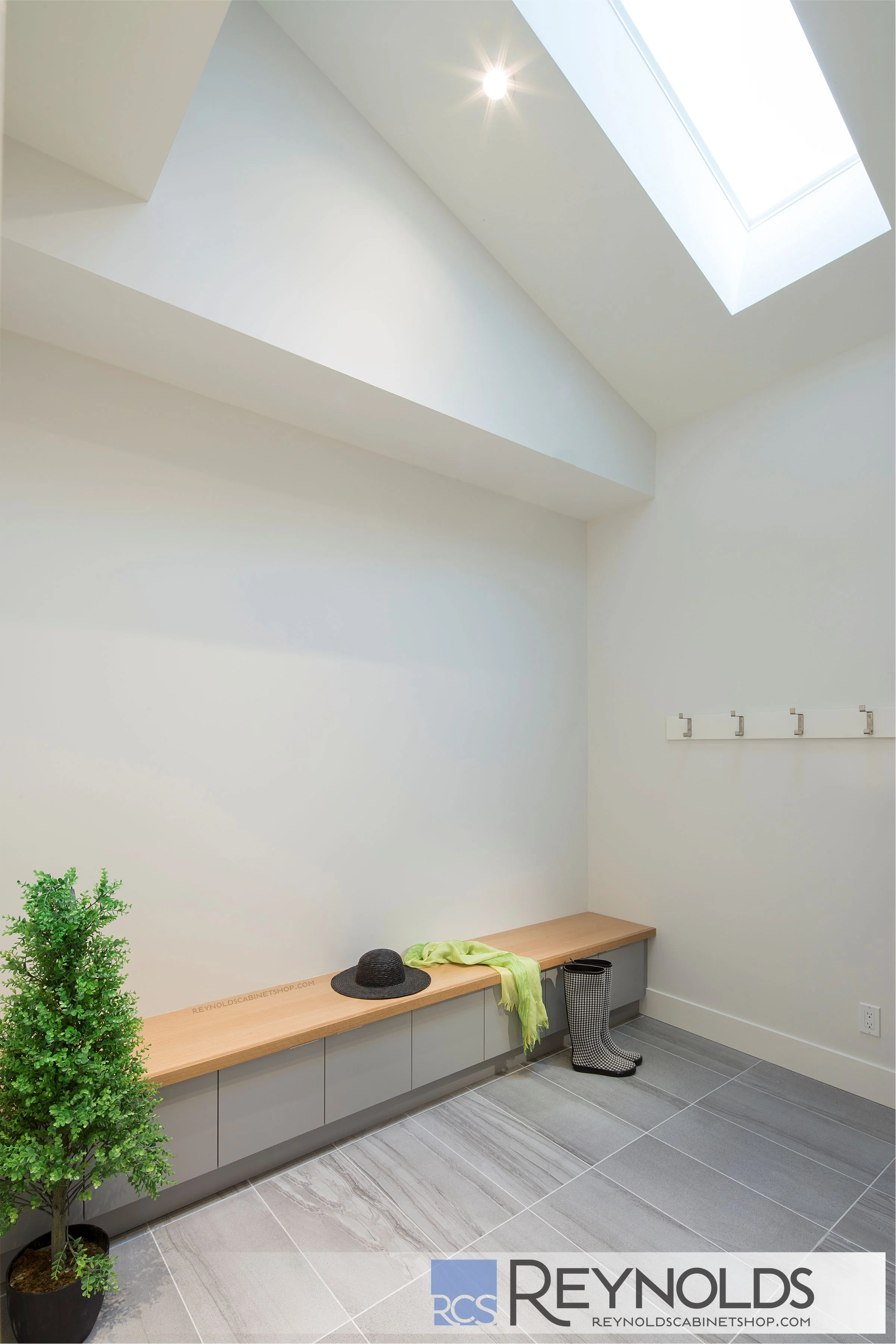 Reynolds Cabinet Shop - West Vancouver - Moyne Project - Mudroom Millwork 1.jpg