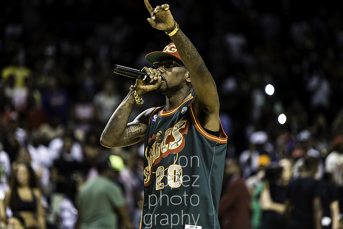 Brooklyn's own Fabolous took the floor and performed a few of his hits, including Cuffin Season, for the EBC crowd at the Barclays Center in Brooklyn, NY. 