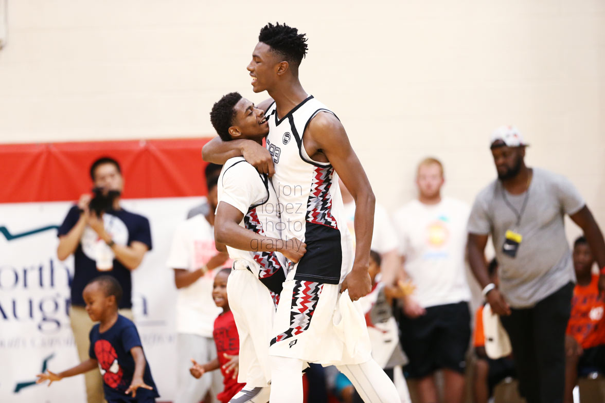 Alterique Gilbert (left) and Harry Giles embrace after advancing in Peach Jam. 