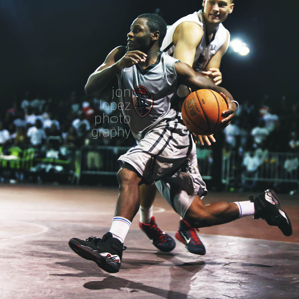 Erving Walker breezes by defender after defender en route to two of his game high 31 points on the night at Gersh Park. 