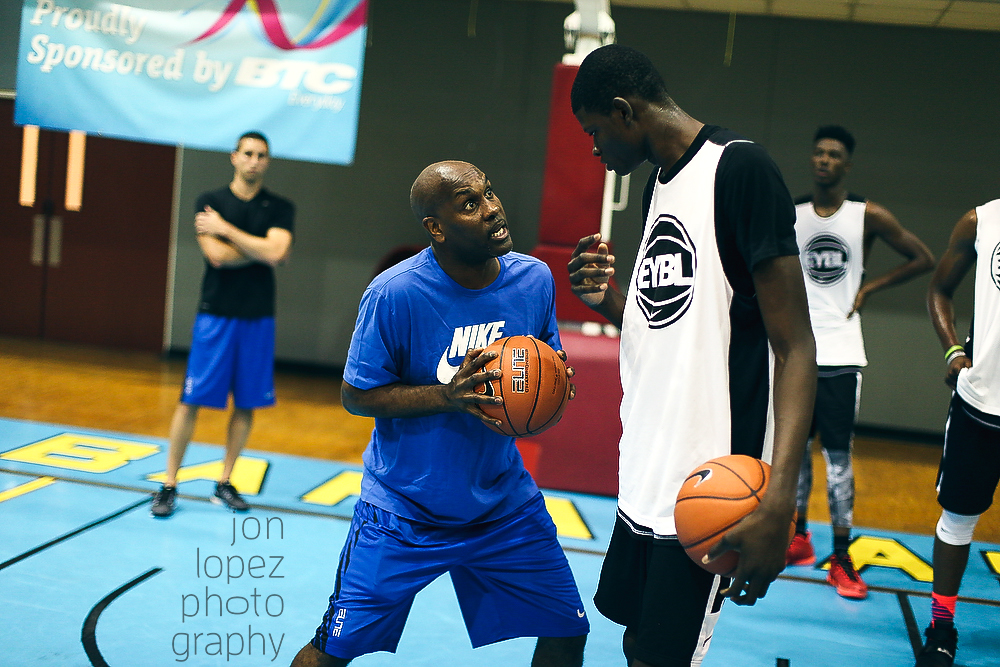 Hall of famer Gary "The Glove" Payton coaches Mohamed Bamba during Nike's "The Trip."