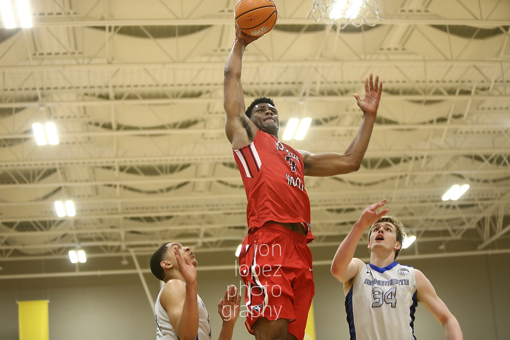 Billy Preston #3 of Houston Hoops dunks against Meanstreets (IL). 