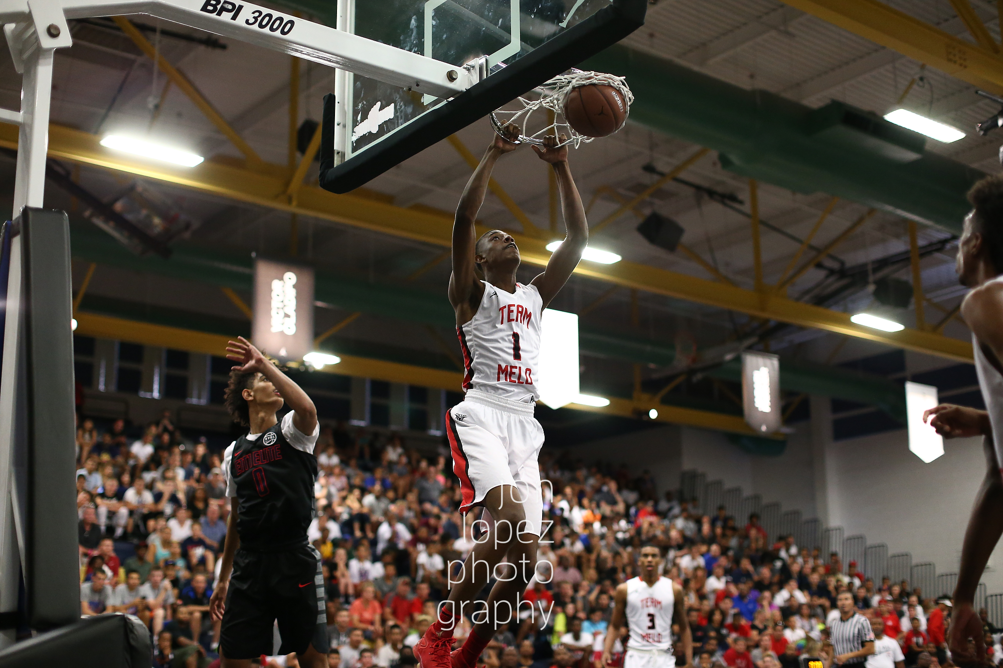  LAS VEGAS, NV. JULY 20, 2016. The Eight. Andre Rafus #1 of Team Melo dunks. (Mandatory photo credit: Jon Lopez/Nike).  