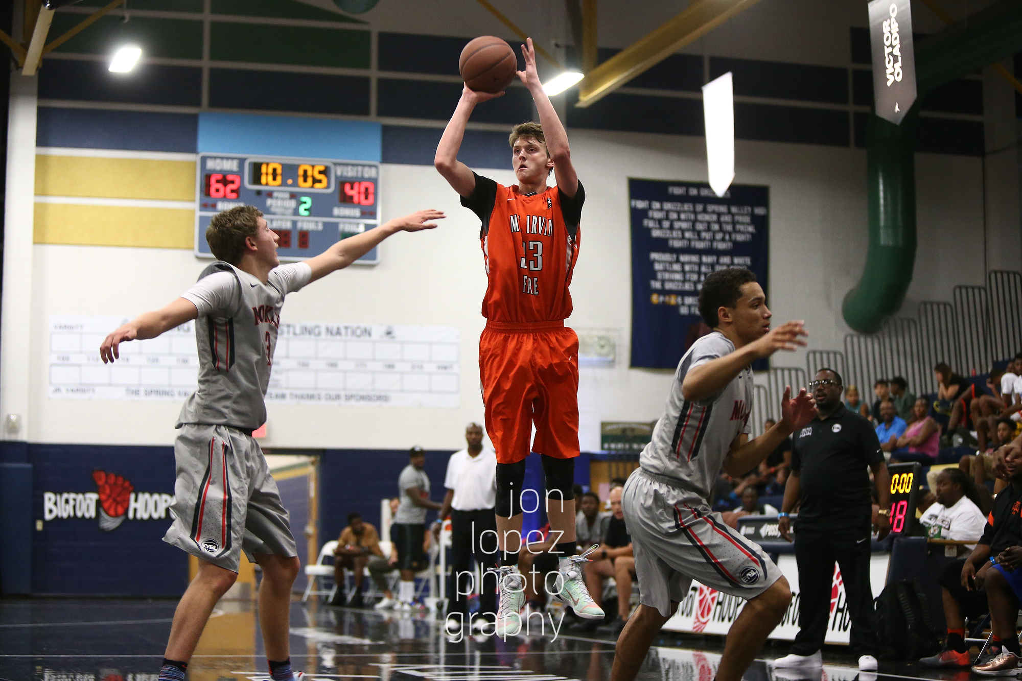  LAS VEGAS, NV. JULY 20, 2016. The Eight. Logan Windeler #33 of Mac Irvin Fire shoots. (Mandatory photo credit: Jon Lopez/Nike).  