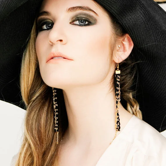 Seams earrings