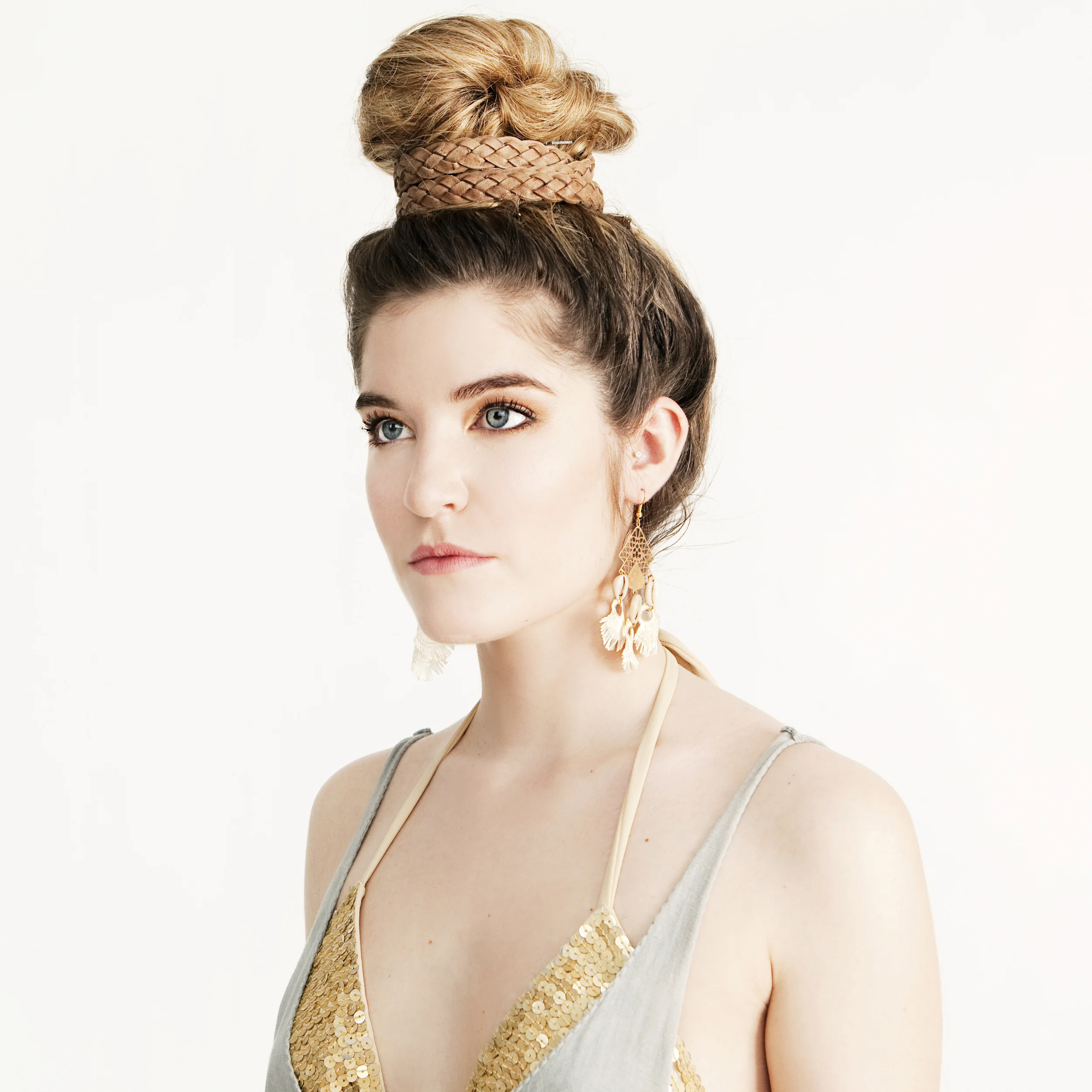 Feather deco earrings