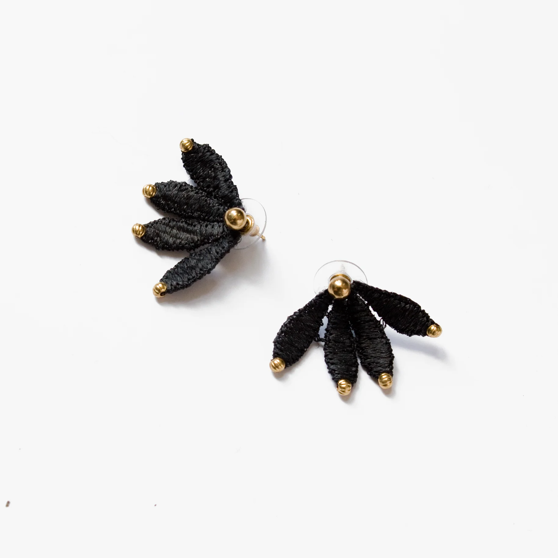 Eclipse-lunar-black-gold.jpg