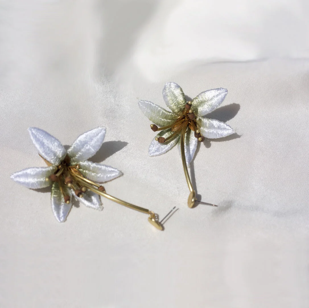 Lilium green and white square.jpg