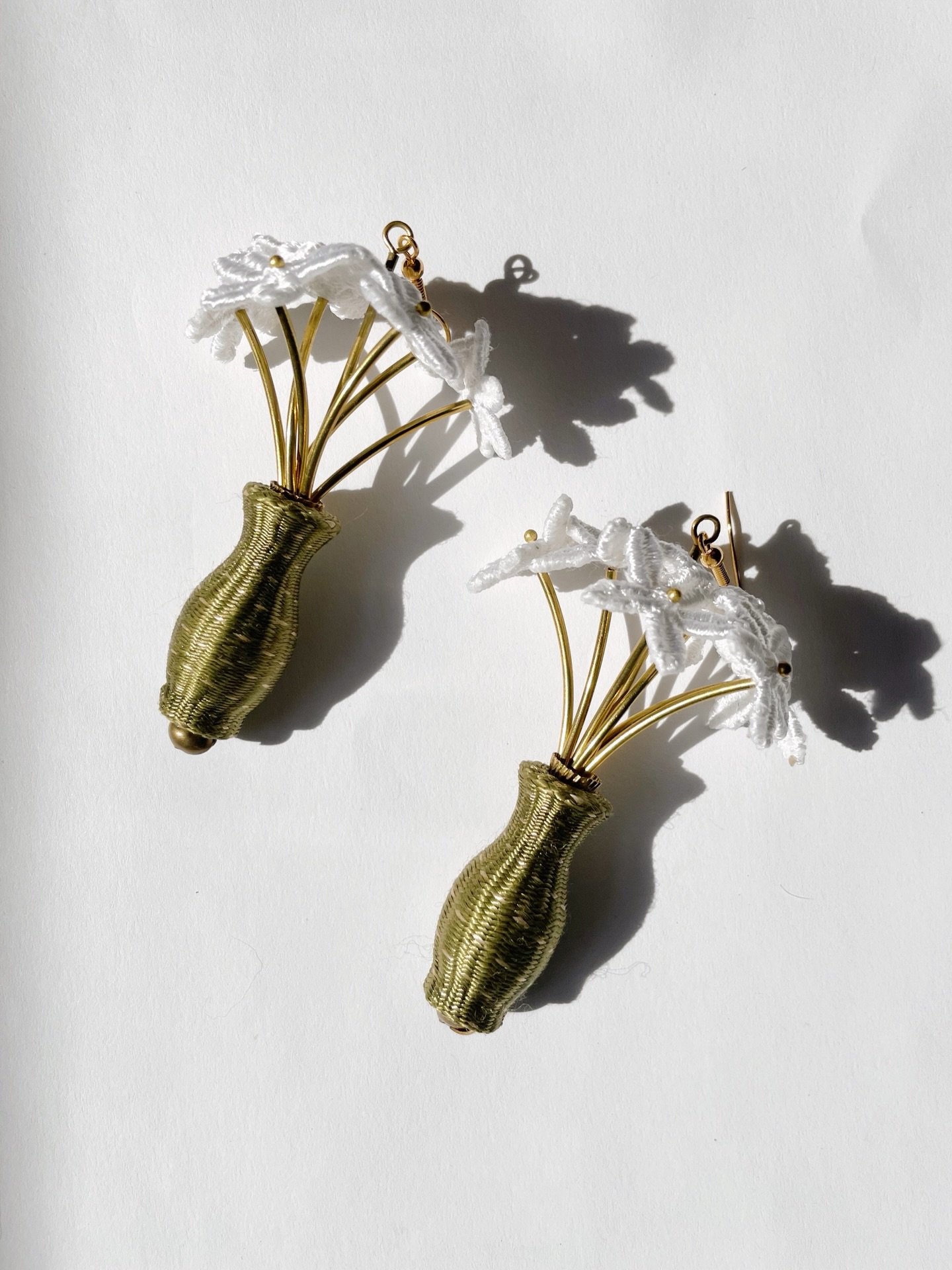 Preparing our finest Spring pieces for @ooak_toronto ! We hope you come join us&hellip; and note that this year is a 4 day event. Booth M-05 is our spot flower💐

#floraldesign #ooaksneakpeek #OOAK26 #springmarket #modemtl